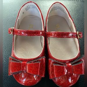 NWOT RED SPARKLY TODDLER DRESS SHOES. SIZE 5 children’s place.